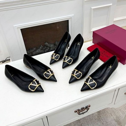 Valentino VLogo Signature Des Pompes Avec Des Cristaux De Femmes De Cuir De Veau Noir