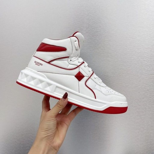 Valentino Un Goujon De La Mi-Top Sneakers Unisexe En Cuir De Veau Blanc/Rouge