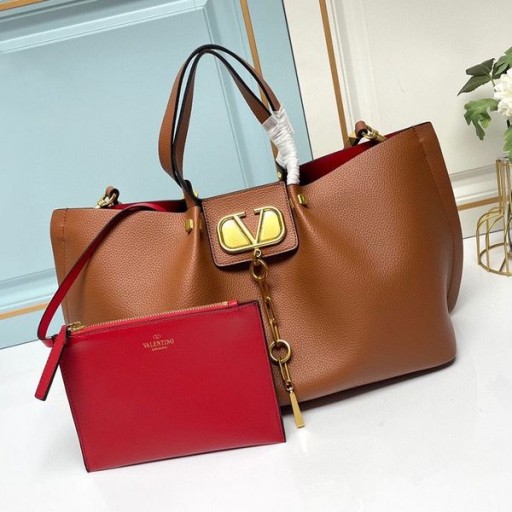 Valentino Grand VLogo Échapper Fourre-Tout En Cuir De Veau Grainé Caramel