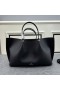Valentino Grand VLogo Échapper Fourre-Tout En Cuir De Veau Grainé Noir