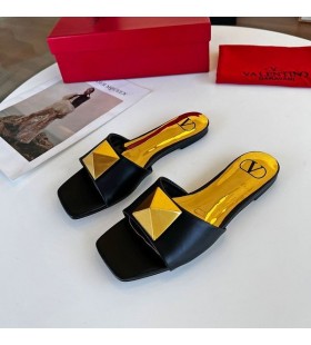 Valentino Un Goujon Glisse Femmes En Cuir De Veau Noir