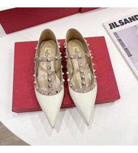 Valentino Rockstud Ballerina Flats Mit T-Strap Frauen Patent Leder Weiß