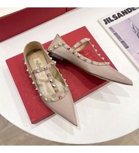 Valentino Rockstud Ballerina Flats Mit T-Strap Frauen Patent Leder Rosa