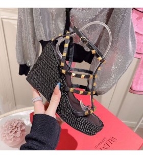 Valentino Rockstud Πλατφόρμες Με Λουράκι Στον Αστράγαλο Γυναικών Μαύρο Δέρμα Μοσχαριού